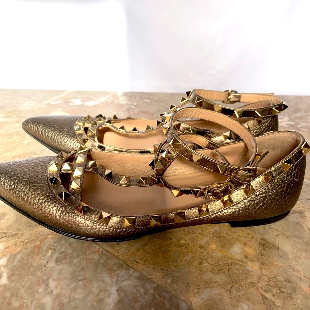 ❤️❤️SOLD❤️❤️Valentino studded flat shoes - Picture 2 of 8